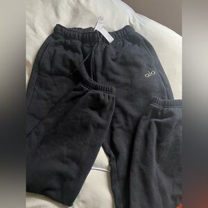 ALO Yoga Accolade Black Sweatpants with Elastic Waistband